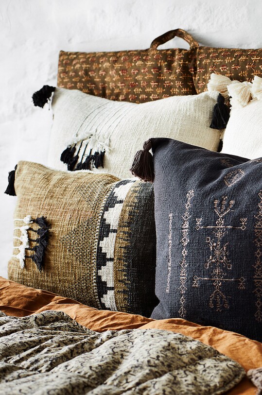 Salon i sypialnia Madam Stoltz poszewka na poduszkę JMS19.113 żółty