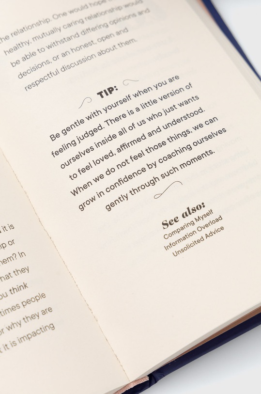 Penguin Books Ltd książka The Little Book Of Calm For New Mums, Anna Mathur 9780241559819 multicolor AA00