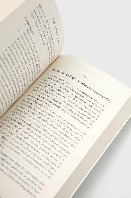 The School of Life Press książka A Woman in Your Own Right, Anne Dickson 9780715654545 multicolor AA00