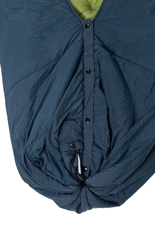 Akcesoria Ticket to The Moon śpiwór z funkcją poncho Moonblanket Compact TMBCOM.COMPACT granatowy