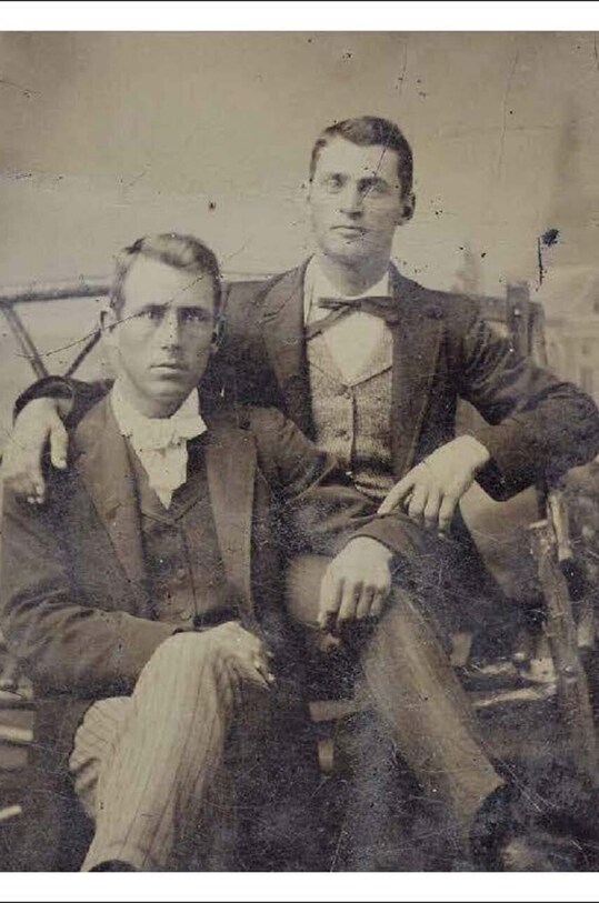 książka Loving : A Photographic History of Men in Love by Hugh Nini in English AC1152 multicolor AA00