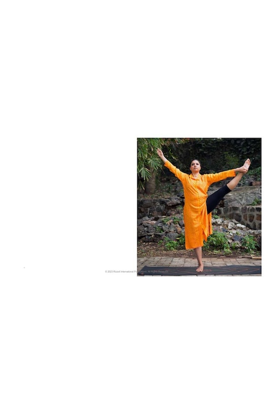 Lifestyle Knjiga home & lifestyle A World of Yoga by Leo Lourdes, English RI1411 šarena