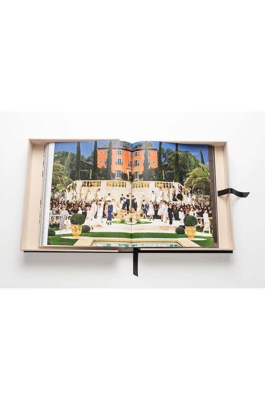 Книга Assouline Chanel: The Impossible Collection by Alexander Fury, English 9781614288107