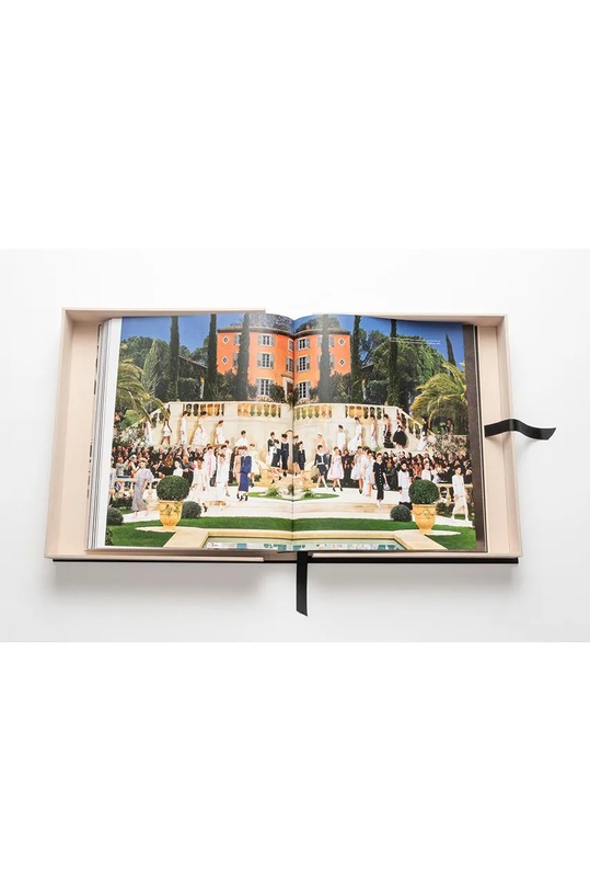 Kniha Assouline Chanel: The Impossible Collection by Alexander Fury, English 9781614288107