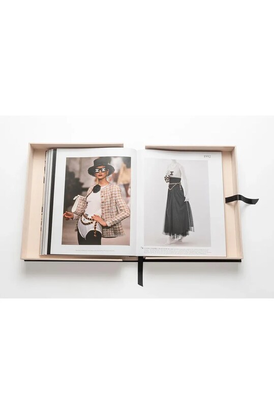 Книга Assouline Chanel: The Impossible Collection by Alexander Fury, English 9781614288107