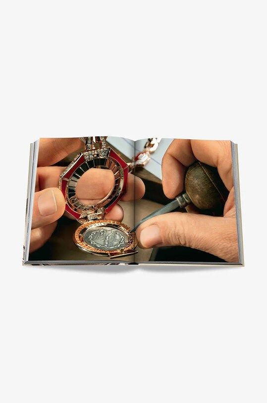 Knížka Assouline Bulgari Beyond Time by John Goldberger, English 9781649802316