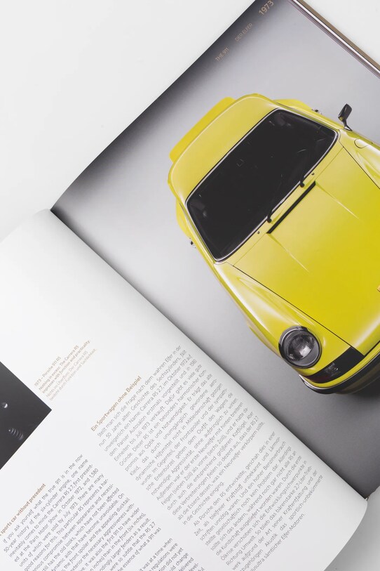 home & lifestyle książka Porsche - A Passion for Power by Tobias Aichele, English 9783961715220 czarny AA00