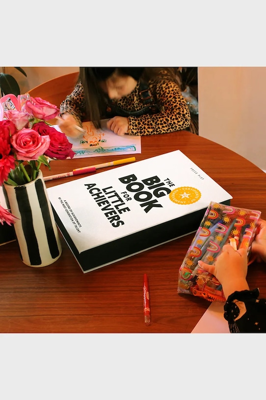 Άλμπουμ για τα πιστοποιητικά των παιδιών Luckies of London Big Book for Little Achievers 23,6 x 32,8 x 5,5 cm SK.LITTACHIEVE1