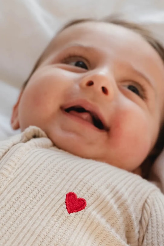 That's mine pajacyk niemowlęcy bawełniany Stefania Onesie 168348 beżowy AA00