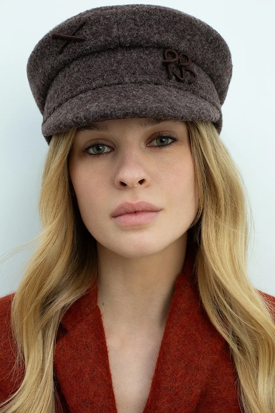 Čiapka so šiltom Ruslan Baginskiy Ruslan Baginskiy Logo-embellished Baker Boy Cap hnedá KPC09.A.MLJ.WRB