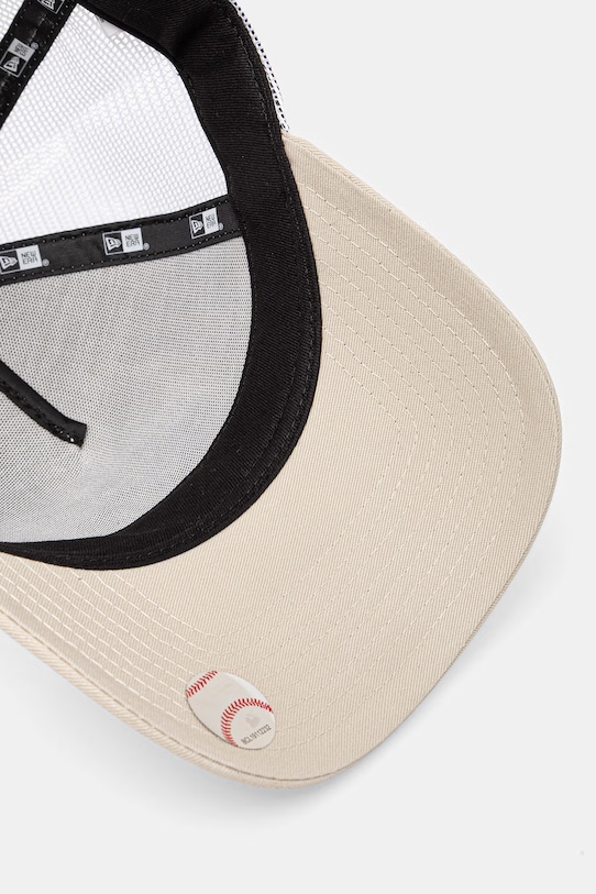 New Era czapka z daszkiem bawełniana LEAGUE ESSENTIAL 9FORTY® EF TRUCKER beżowy 60675518