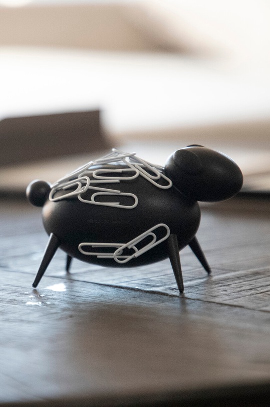 Lifestyle Allocacoc magnetyczna owca na spinacze DH0028/SHEEPI czarny