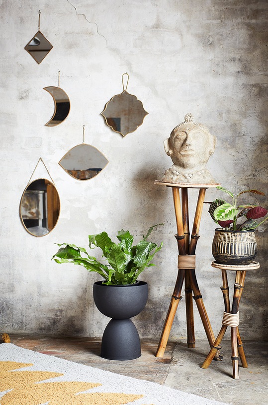 Obývacia izba a spálňa Madam Stoltz Kvetináč PCH21833 čierna