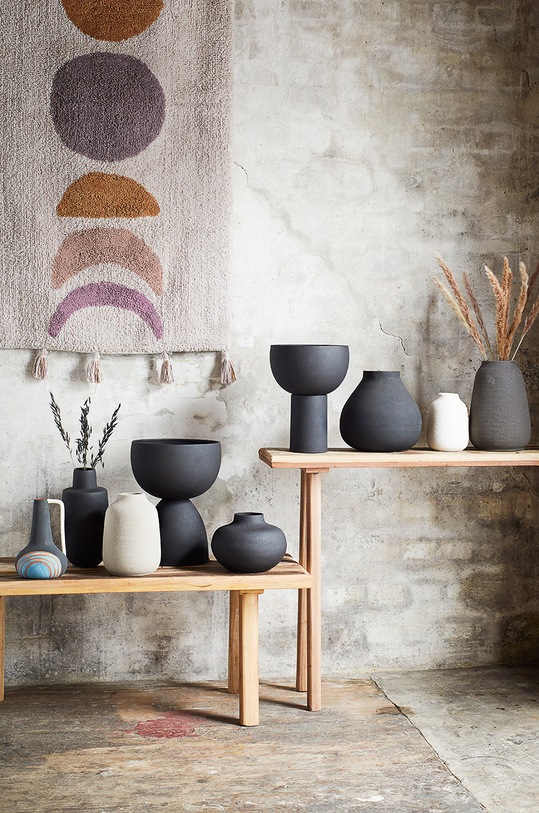 Madam Stoltz Kvetináč čierna PCH21833