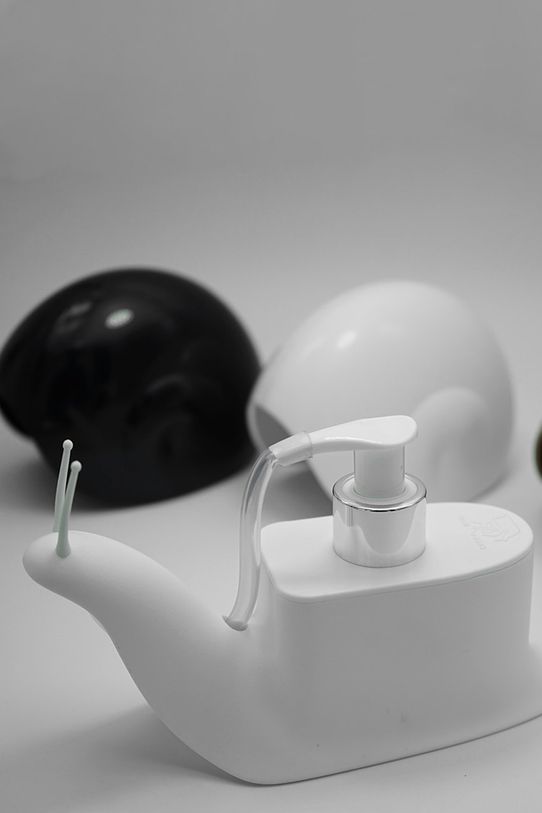 Qualy dozownik do mydła 10261.WH.BK multicolor