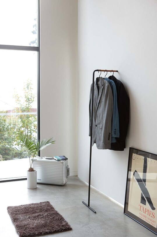 Вешалка Yamazaki Tower Slim Leaning 7551 чёрный AA00