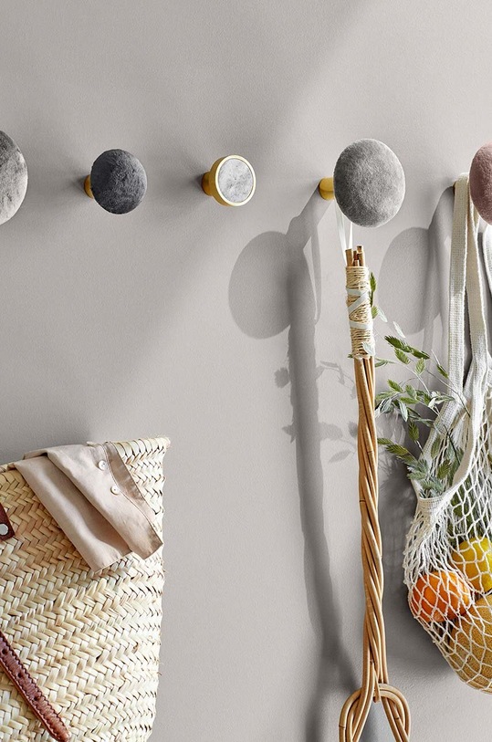 Obývací pokoj a ložnice Nástěnný věšák Cozy Living Marble Hook-L 6029 vícebarevná