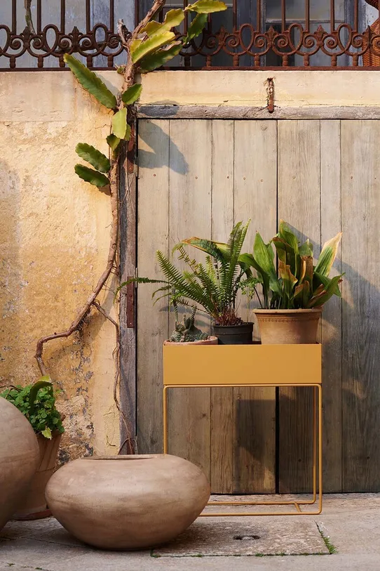 Lončanica za cvijeće sa stalkom ferm LIVING Plant Box 1104267245 zlatna AA00