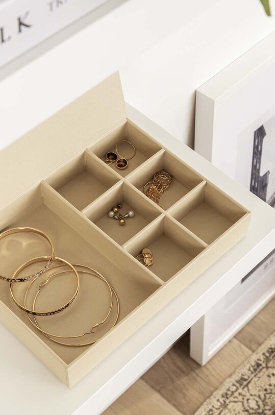 Salon i sypialnia Bigso Box of Sweden pudełko na biżuterię Precious B 108B50201TAB001 beżowy