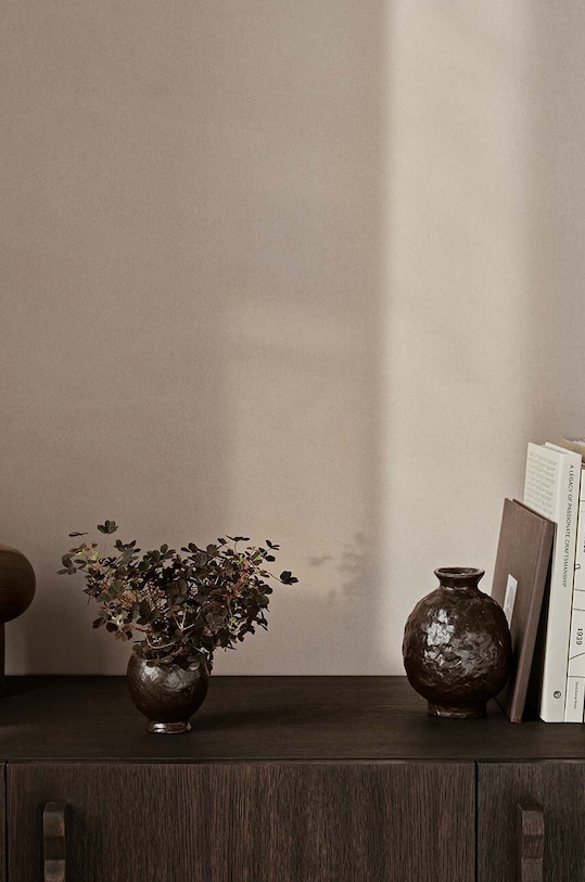 Ferm Living wazon dekoracyjny Doro 1104269043 czarny AA00