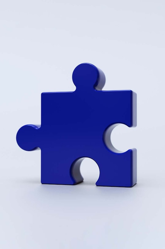 Dekorativní váza Fluid Market Blue Puzzle Vase námořnická modř AAVSEPUZZLEBLUE