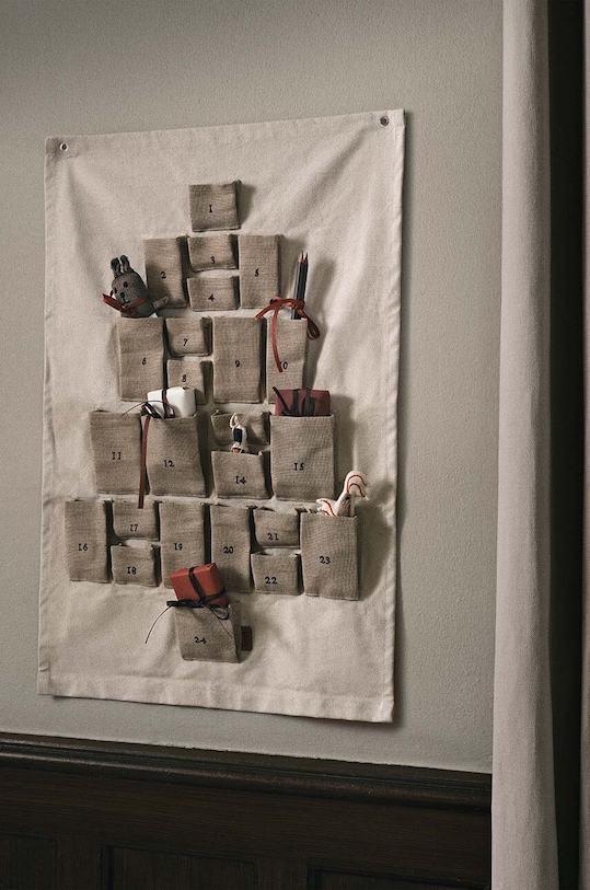 Lifestyle Ferm Living kalendarz adwentowy dla dzieci Pine Christmas Calendar 1104267541 beżowy