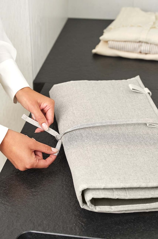 Brabantia aparat de călcat cu abur vertical 231766 bej