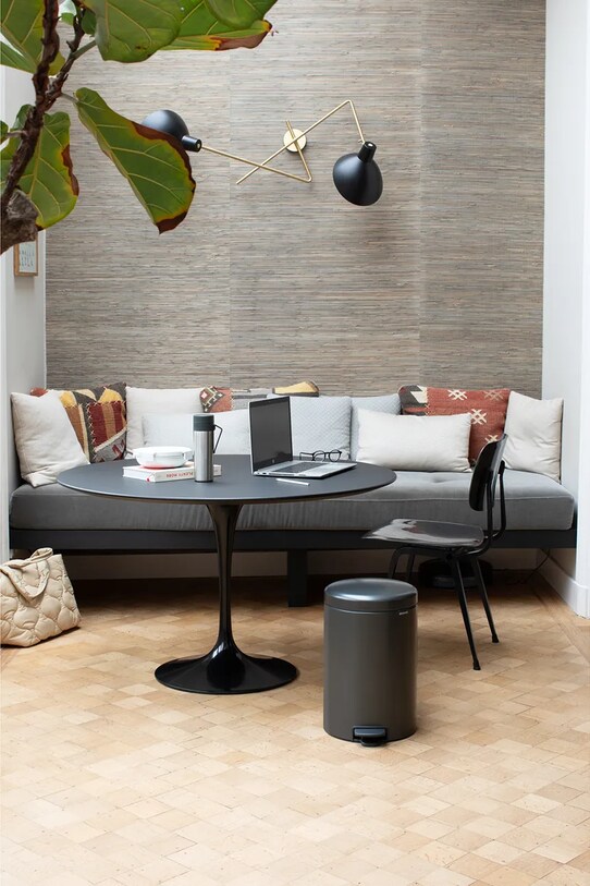 Смітник Brabantia NewIcon 20 L чорний 233500