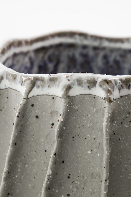 Obývacia izba a spálňa Kvetináč House Doctor HDShell 14 cm 267050013 sivá