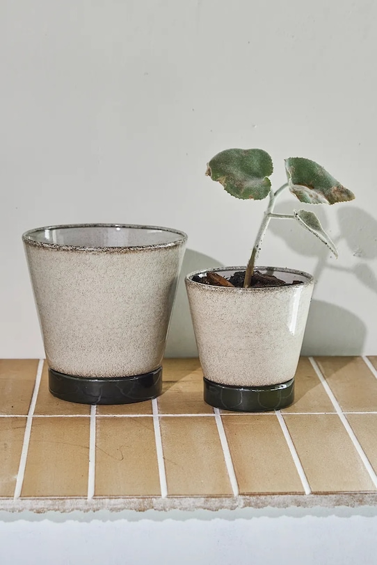 Salon i sypialnia House Doctor zestaw doniczek z podstawką z żelaza 900001308 beżowy