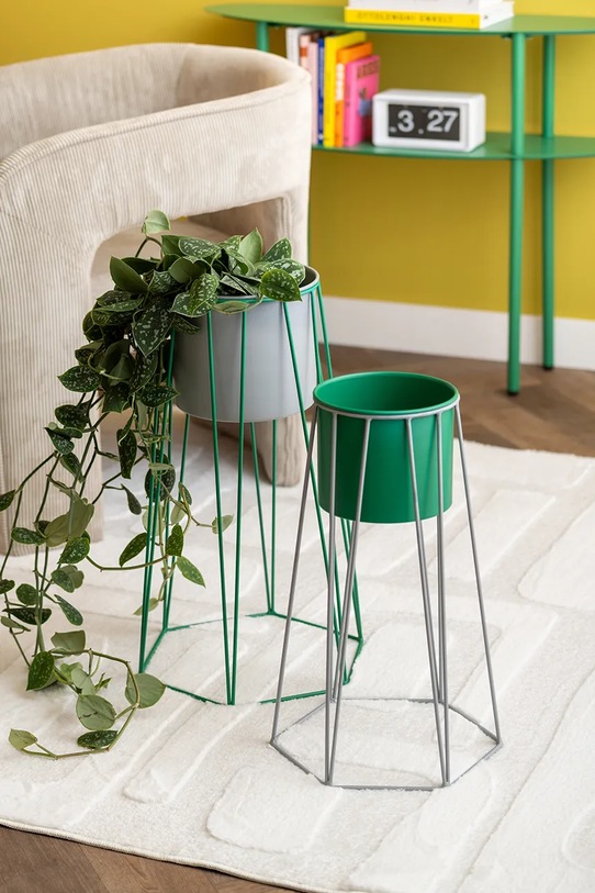 Salon i sypialnia Present Time zestaw osłonek na doniczki ze stelażem z żelaza PT4386GR multicolor