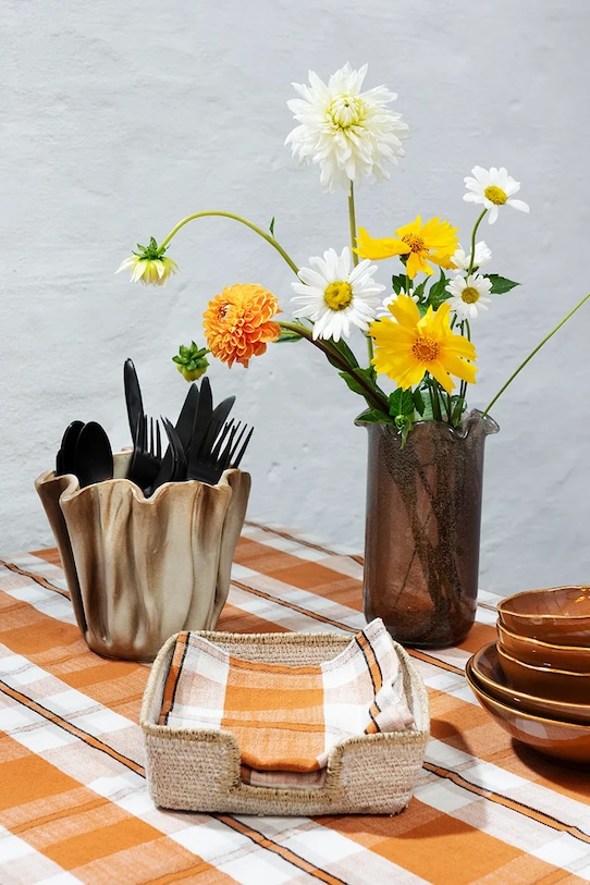 Salon i sypialnia Madam Stoltz osłonka na doniczkę dekoracyjna z kamionki 18 x 17 cm HY25231.18 beżowy