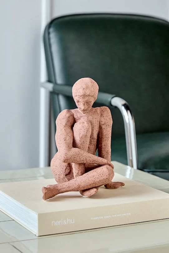 Dnevna soba in spalnica Dekorativna figura House Doctor HDWoman 21 x 20 cm 900000062 oranžna