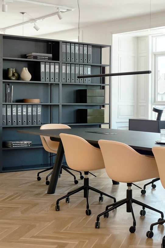 Dekorativní váza HAY Chamber 22 x 14 x 20 cm AB553.A903 béžová