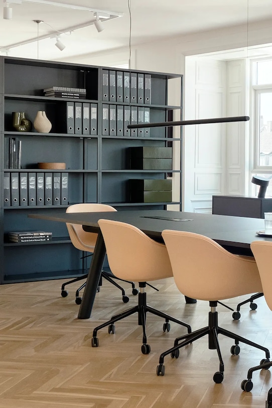 Dekorativní váza HAY Chamber 22 x 14 x 20 cm AB553.A903 béžová