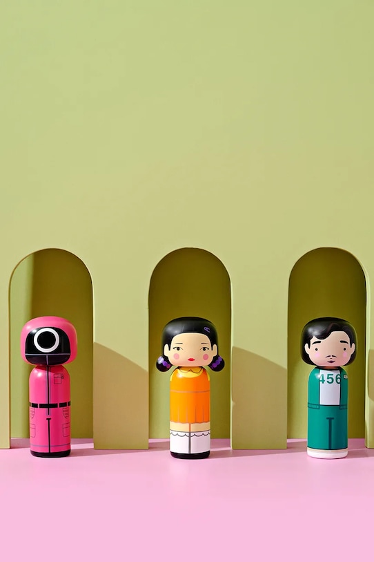 Salon i sypialnia Lucie Kaas figurka dekoracyjna Kokeshi x Squid Game 14,5 cm SI01SGYH multicolor