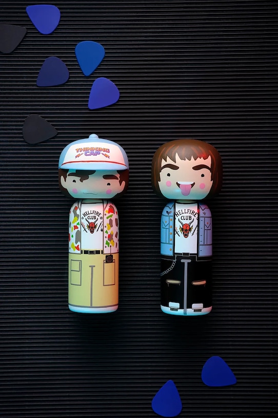 Salon i sypialnia Lucie Kaas figurka dekoracyjna Kokeshi x Stranger Things 15,5 cm SI02STDU multicolor