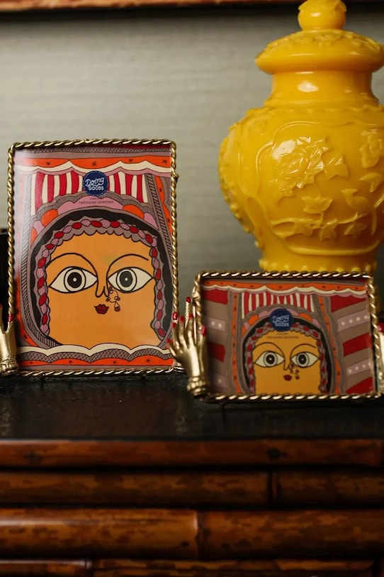 Salon i sypialnia Doing Goods ramka na zdjęcie Jana 14 x 15,5 x 3,5 cm 1.20.12.009.921.5 żółty