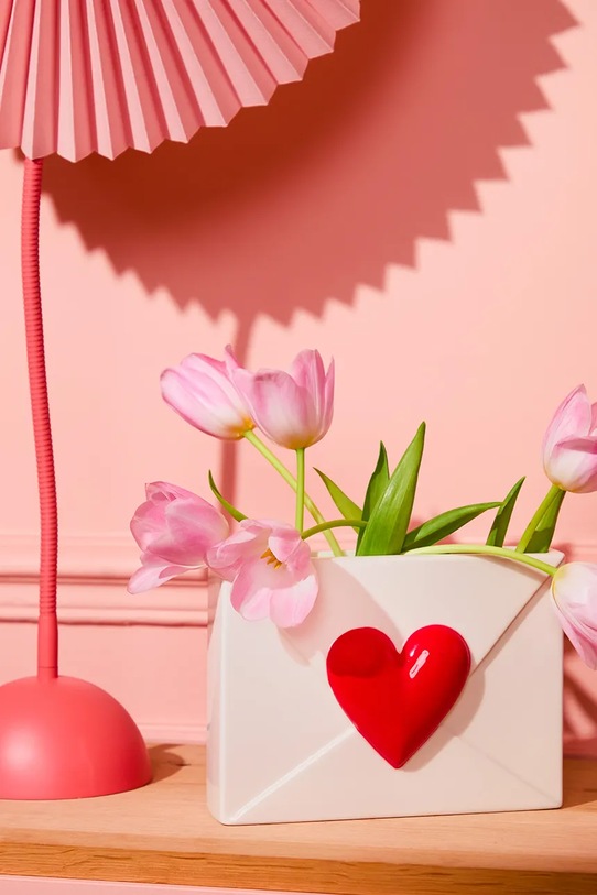 Dnevna soba in spalnica Fluid Market dekorativna vaza Heart 16,5 cm AAVSEHEART bela