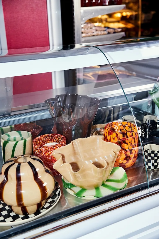 Salon i sypialnia Byon wazon dekoracyjny ze szkła barwionego 22 x 20 cm 5280604104 multicolor