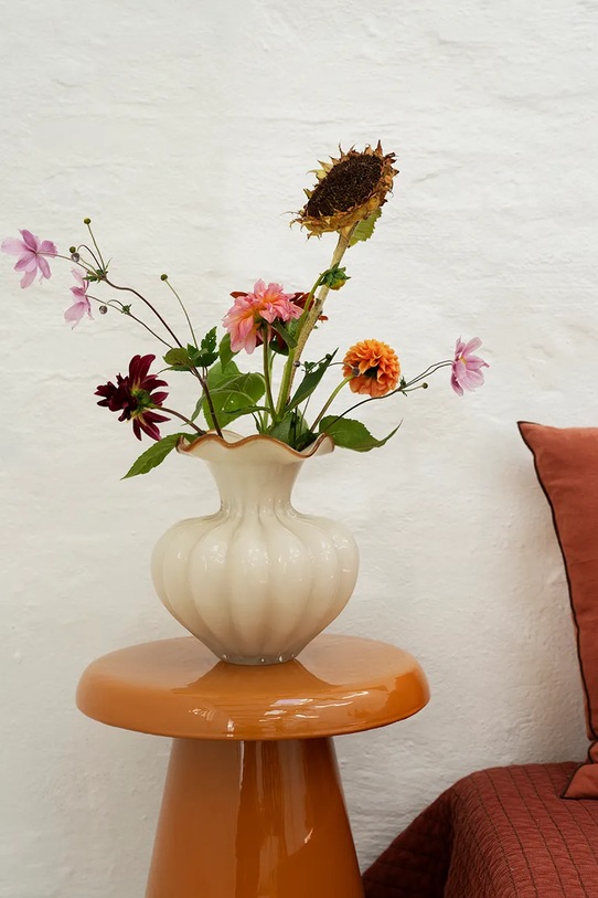 Salon i sypialnia Madam Stoltz wazon dekoracyjny ze szkła barwionego 23 x 24 cm 2401718.C beżowy