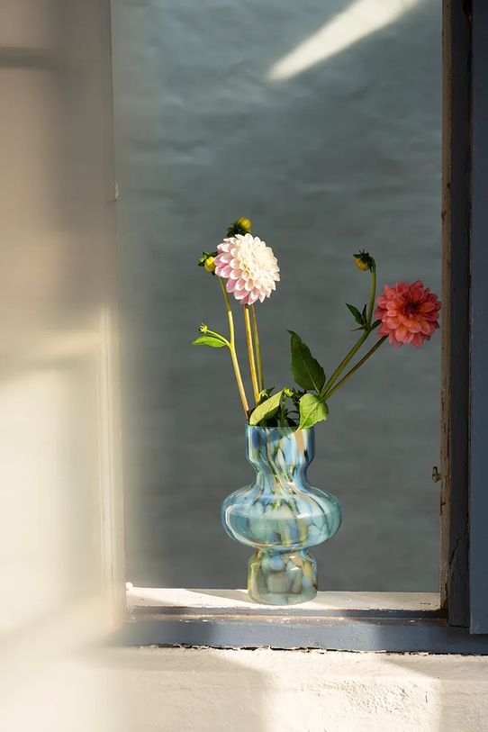 Salon i sypialnia Madam Stoltz wazon dekoracyjny ze szkła barwionego 14 x 22 cm EV.35848 multicolor