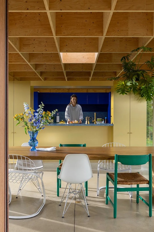 &K Amsterdam wazon dekoracyjny z kamionki 28,5 cm niebieski 3549.05