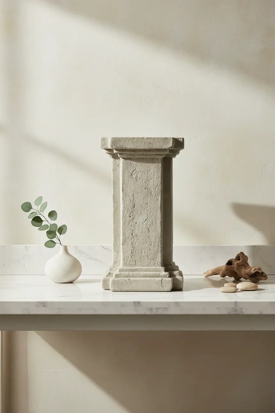 Inne Figurka dekoracyjna 26,5 x 26,5 x 50 cm HTC2742 szary AA00