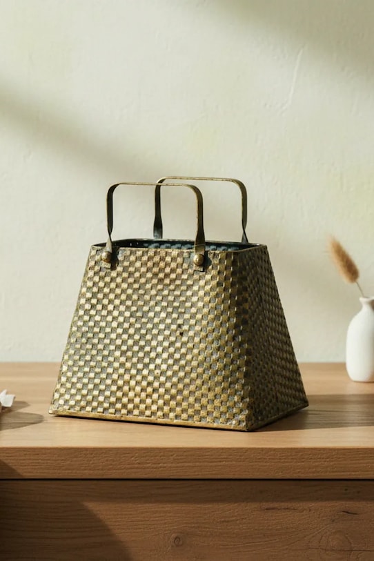 Inne wazon dekoracyjny z metalu postarzanego 24 x 17,5 x 25 cm żółty HIWE8325