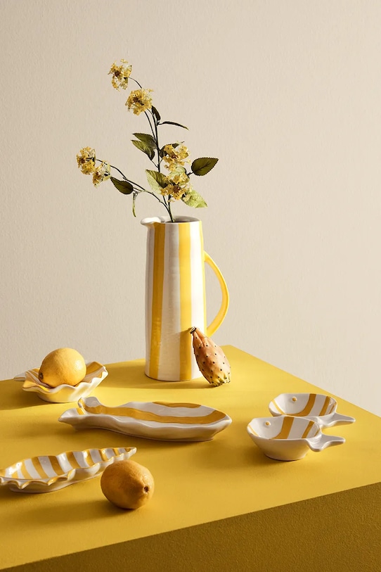 Obývacia izba a spálňa Bizzotto váza dekoratívna vyrobená z porcelánu 15,8 x 11,2 x 27,6 cm 503528 žltá