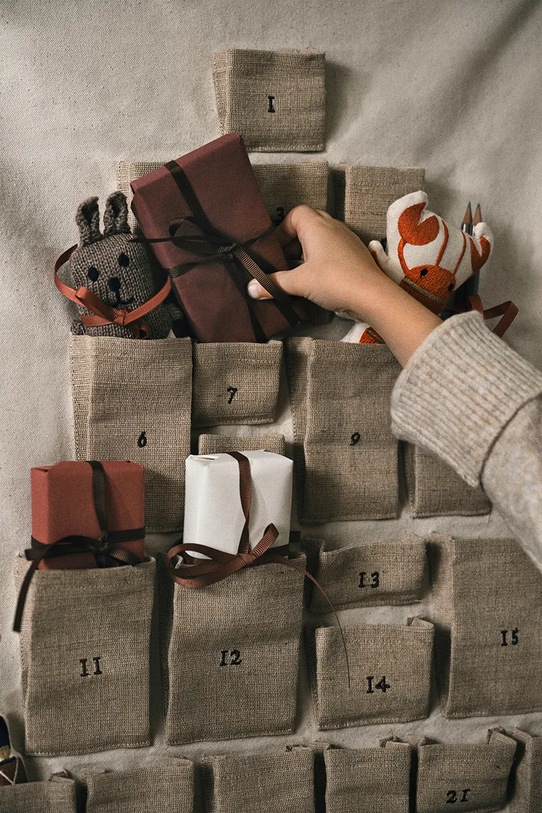ferm LIVING kalendarz adwentowy 1104267542 beżowy