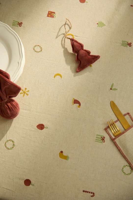 Calma House obrus z lnem świąteczny Joy 160 x 200 cm multicolor JOY.200.MUL