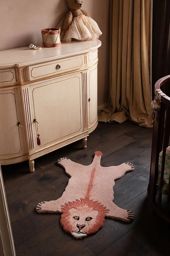 Doing Goods dywanik wełniany Pinky Lion Rug różowy 1.45.10.042.030.3