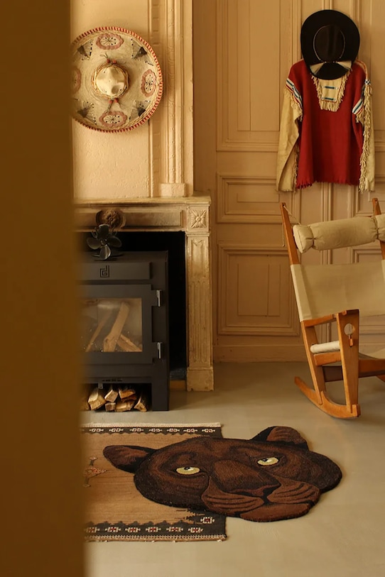 Obývacia izba a spálňa Vlnený koberec Doing Goods Nio 100 x 100 cm 1.45.10.146.900.5 hnedá